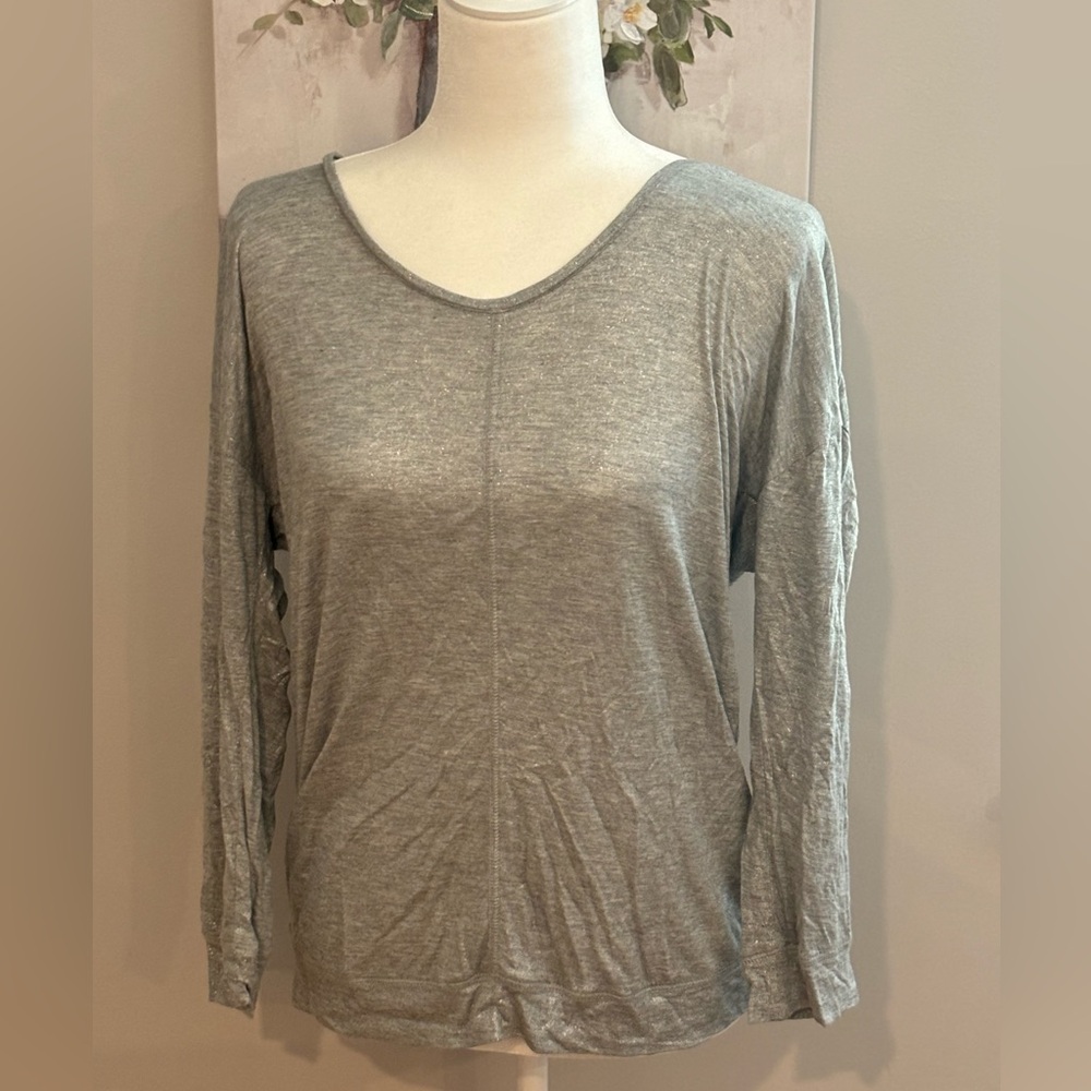 ⭐️CLOSET CLOSE OUT⭐️

🩶 Calvin Klein Silver LS Shirt 
Size Medium 🩶